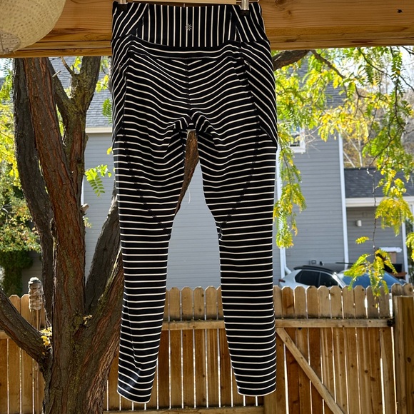 Athleta Navy White Striped Contender 7/8 Leggings Tights small - Picture 8 of 17